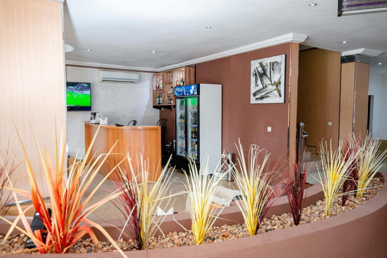 Hotel Everest Rd Congo Киншаса Экстерьер фото