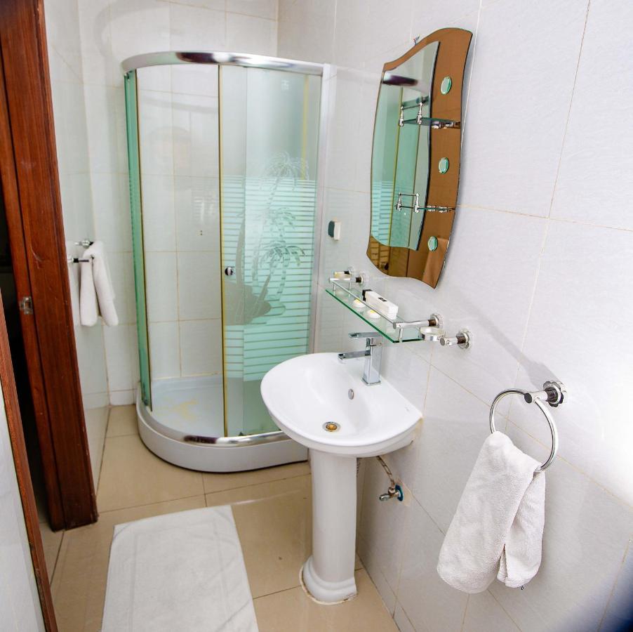 Hotel Everest Rd Congo Киншаса Экстерьер фото