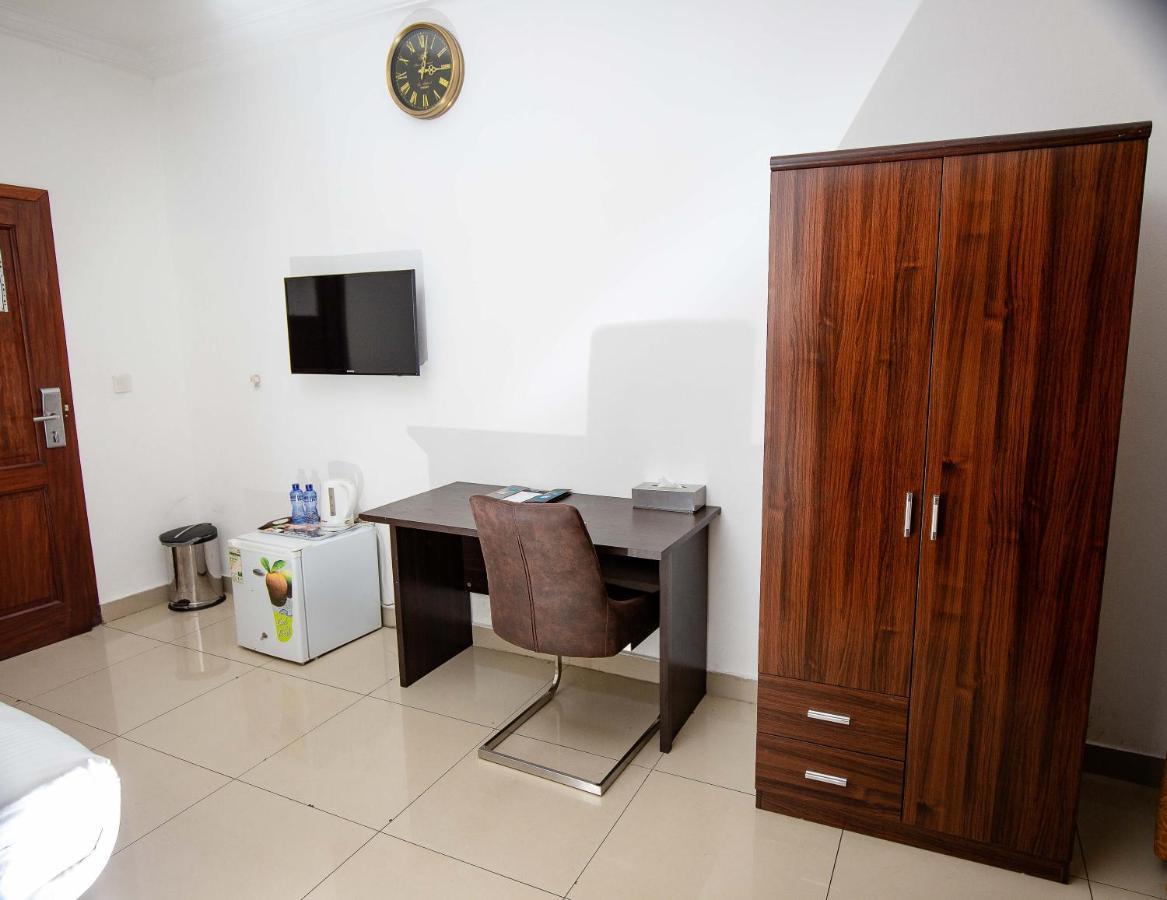 Hotel Everest Rd Congo Киншаса Экстерьер фото