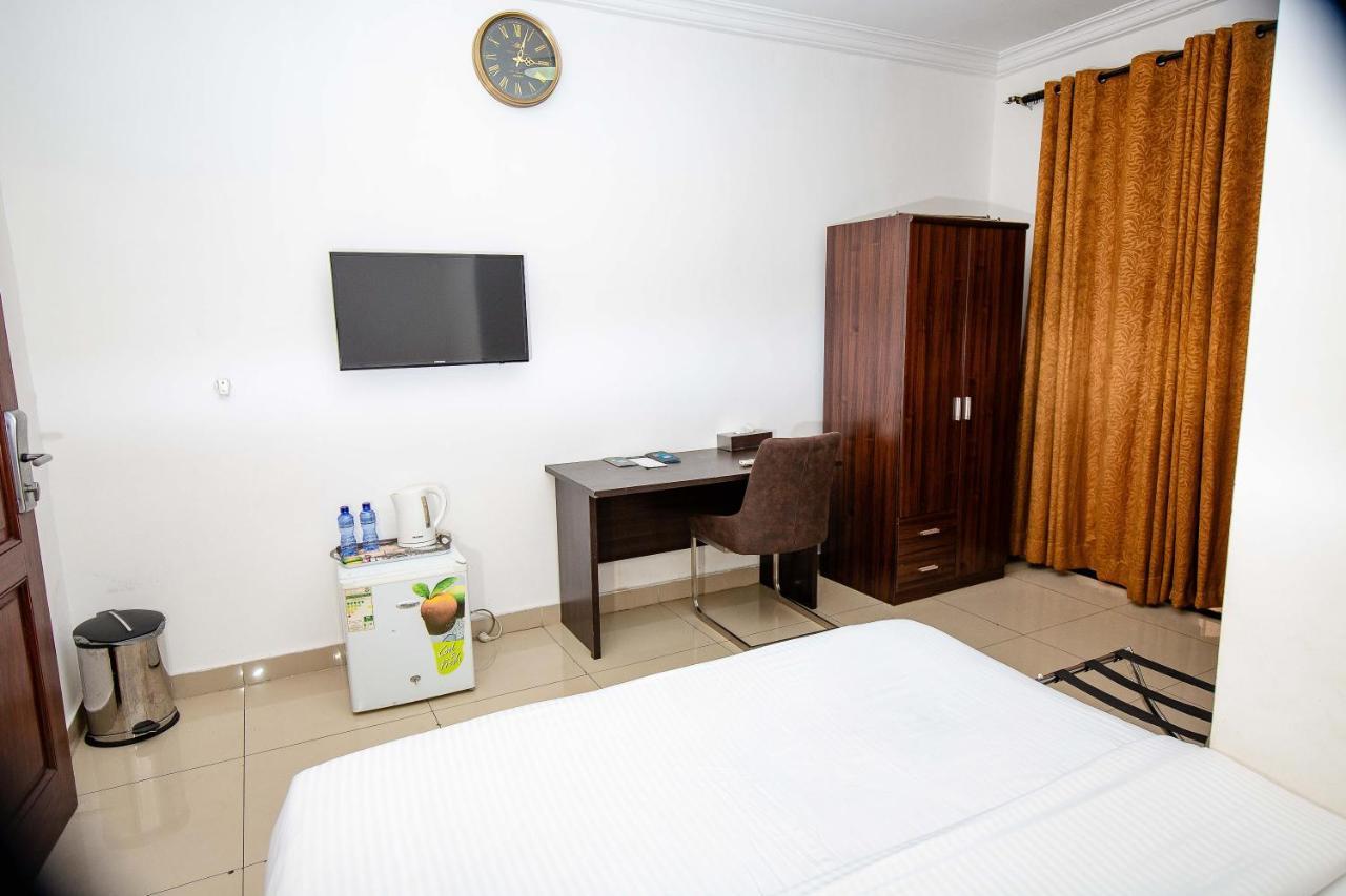 Hotel Everest Rd Congo Киншаса Экстерьер фото